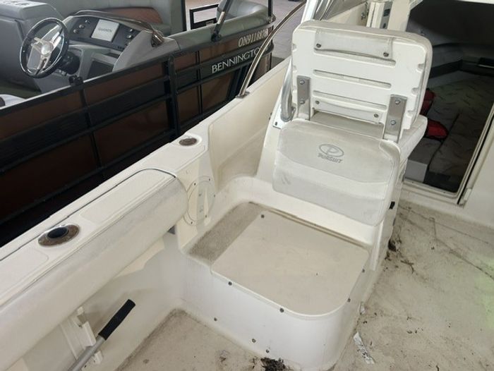 2003 Pursuit 2470 Walkaround Photo 8 of 15