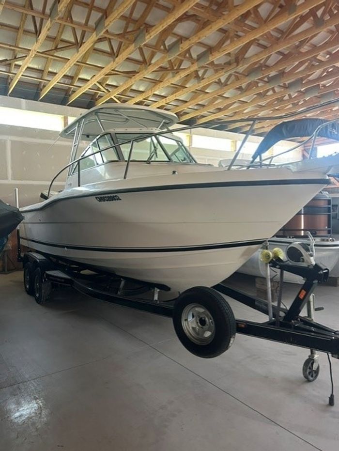 2003 Pursuit 2470 Walkaround Photo 3 of 15