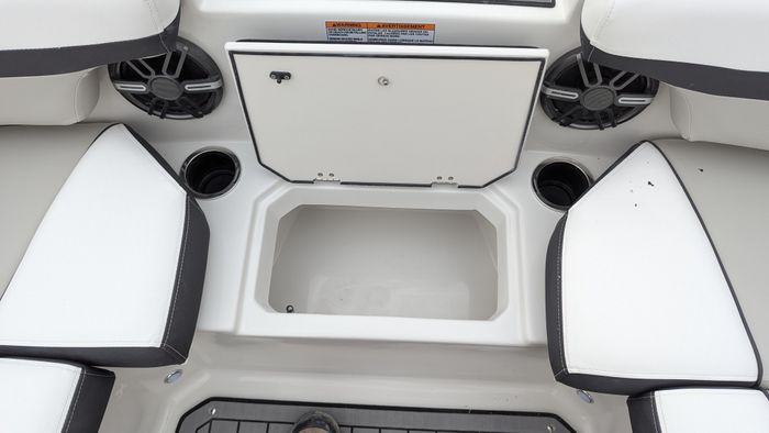 2026 Starcraft SVX 190 Full Windshield Deck Boat in Black with a  Photo 29 of 35