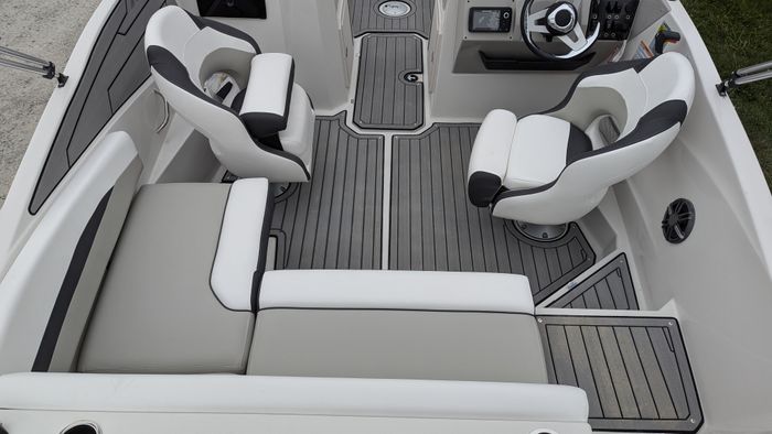 2026 Starcraft SVX 190 Full Windshield Deck Boat in Black with a  Photo 11 of 35