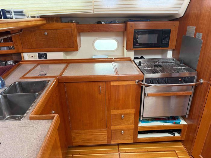 2002 Hunter 410 Photo 8 sur 33