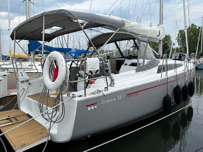 2023 Beneteau Oceanis 34.1 Photo 9 of 59