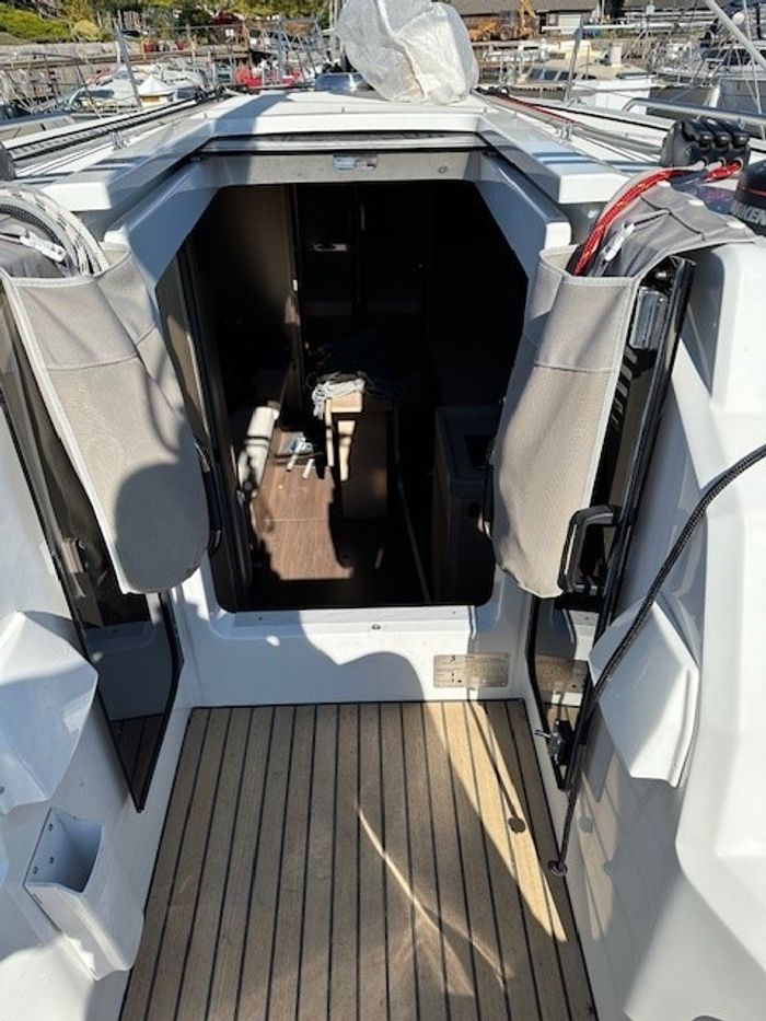 2023 Beneteau Oceanis 34.1 Photo 5 of 59
