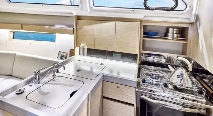 2023 Beneteau Oceanis 34.1 Photo 34 of 59