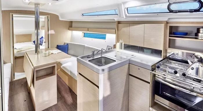 2023 Beneteau Oceanis 34.1 Photo 31 of 59