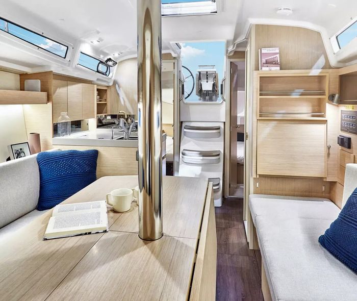 2023 Beneteau Oceanis 34.1 Photo 33 of 59