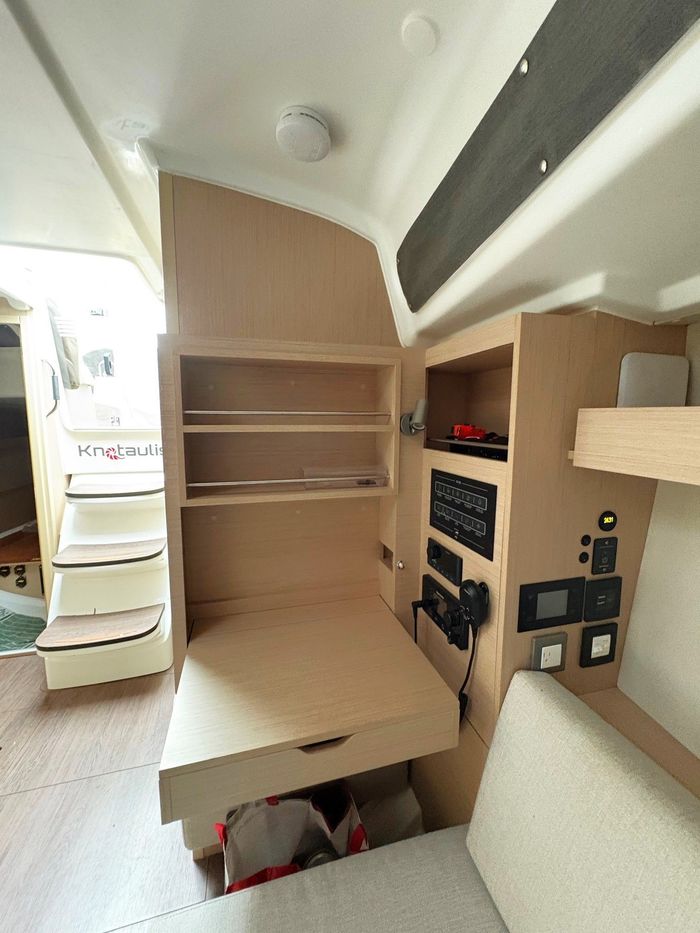 2023 Beneteau Oceanis 34.1 Photo 38 of 59