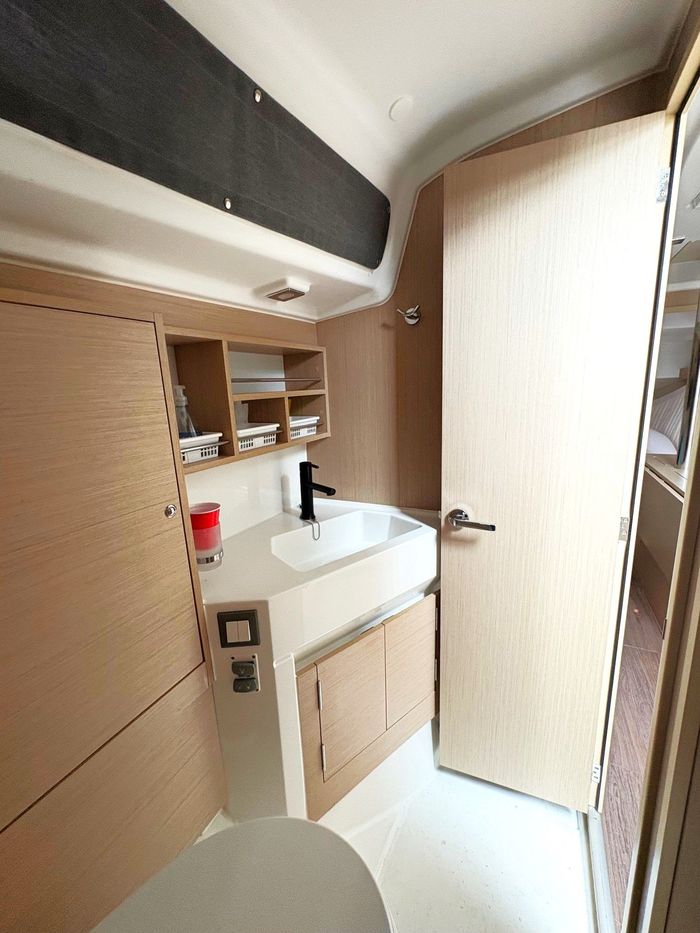 2023 Beneteau Oceanis 34.1 Photo 40 of 59