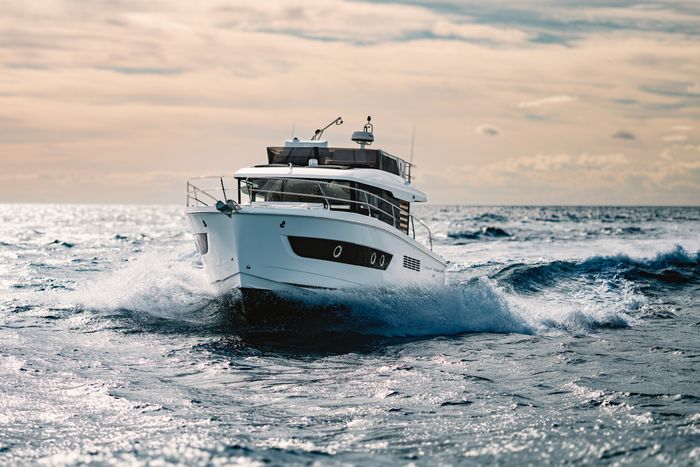 2026 Beneteau Swift Trawler 37 Fly Photo 8 of 27
