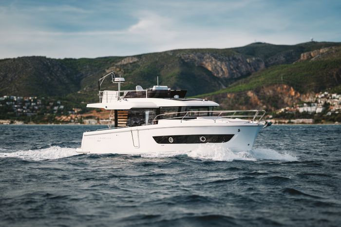 2026 Beneteau Swift Trawler 37 Fly Photo 3 of 27