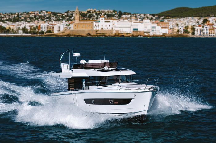 2026 Beneteau Swift Trawler 37 Fly Photo 4 of 27