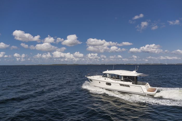 2026 Beneteau Swift Trawler 41 Sedan Photo 7 of 11