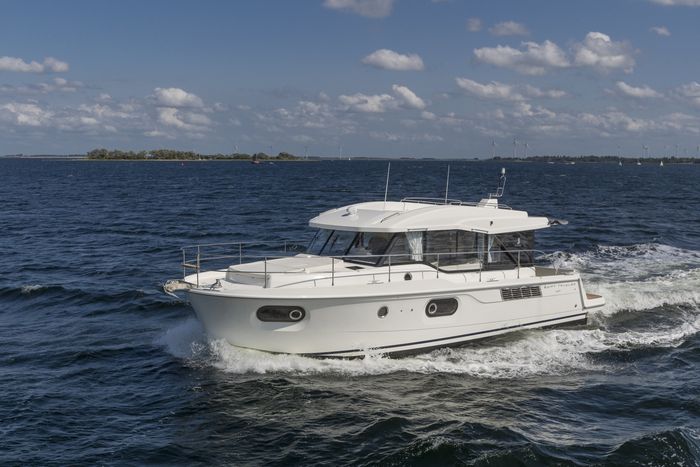 2026 Beneteau Swift Trawler 41 Sedan Photo 9 of 11