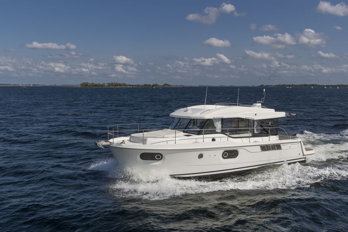 2026 Beneteau Swift Trawler 41 Sedan Photo 8 of 11