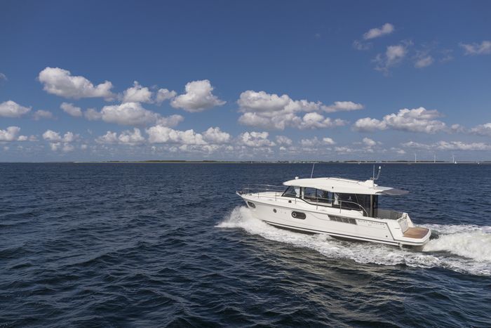 2026 Beneteau Swift Trawler 41 Sedan Photo 6 of 11