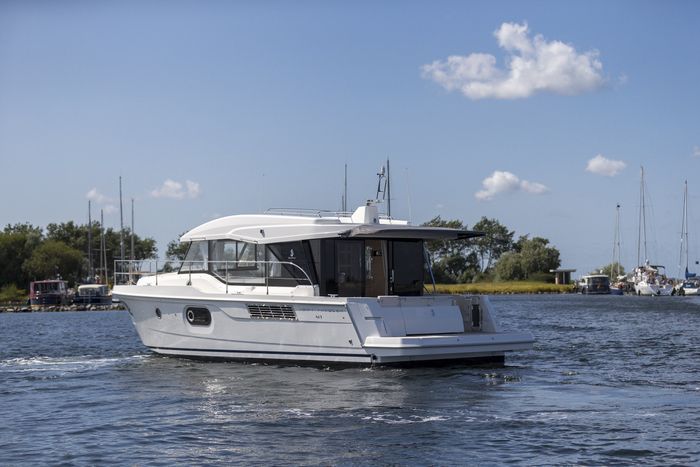 2026 Beneteau Swift Trawler 41 Sedan Photo 4 of 11