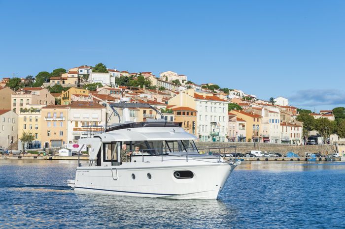 2026 Beneteau Swift Trawler 41 Fly Photo 3 of 30