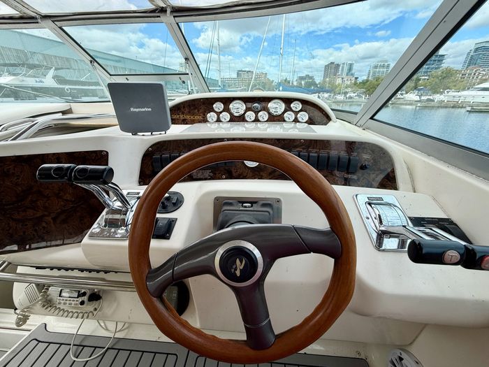 1996 Sea Ray 330 Sundancer Photo 13 sur 37