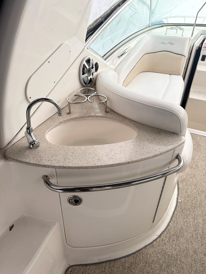 2008 Sea Ray 260 Sundancer Photo 21 sur 48