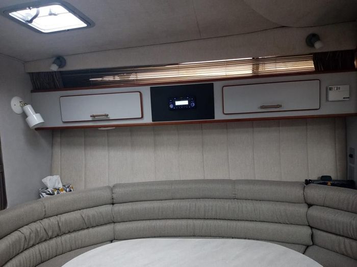 1991 Sea Ray 350 Sundancer Photo 15 of 24