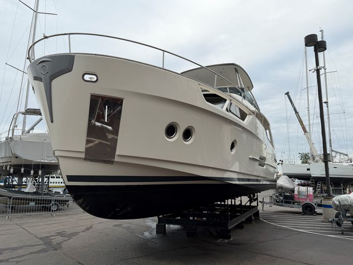 2019 Greenline 48 Fly Photo 6 of 87