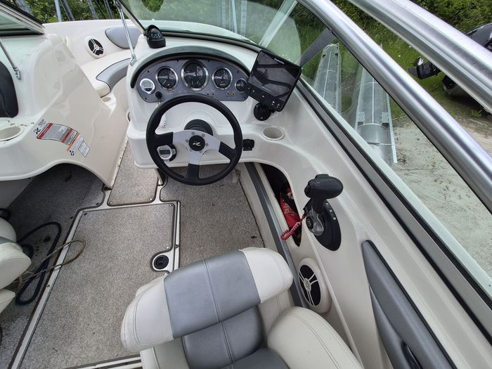 2009 Sea Ray 205 Photo 4 of 5