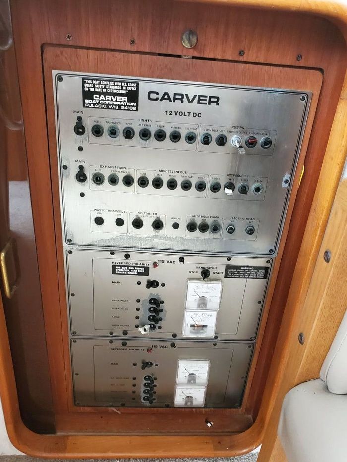 1986 Carver 3607 Photo 20 of 22