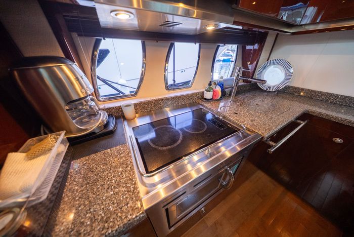 2008 Sea Ray 48 Sundancer Photo 23 of 54