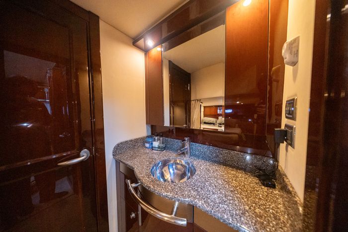 2008 Sea Ray 48 Sundancer Photo 36 of 54