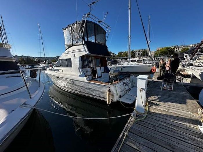 1988 Bayliner 3288 Motor Yacht Photo 3 of 43