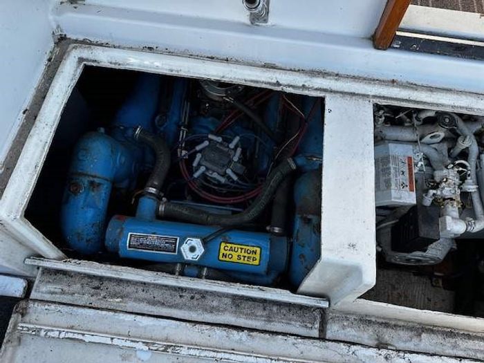 1988 Bayliner 3288 Motor Yacht Photo 42 of 43