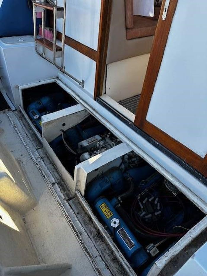 1988 Bayliner 3288 Motor Yacht Photo 43 of 43