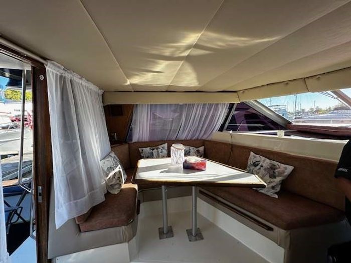 1988 Bayliner 3288 Motor Yacht Photo 19 of 43