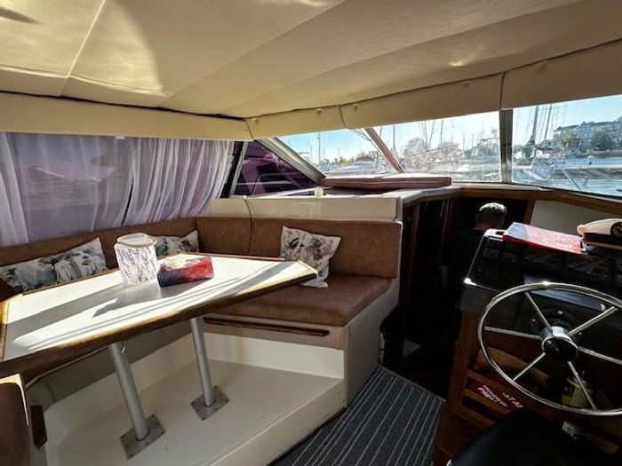 1988 Bayliner 3288 Motor Yacht Photo 16 of 43