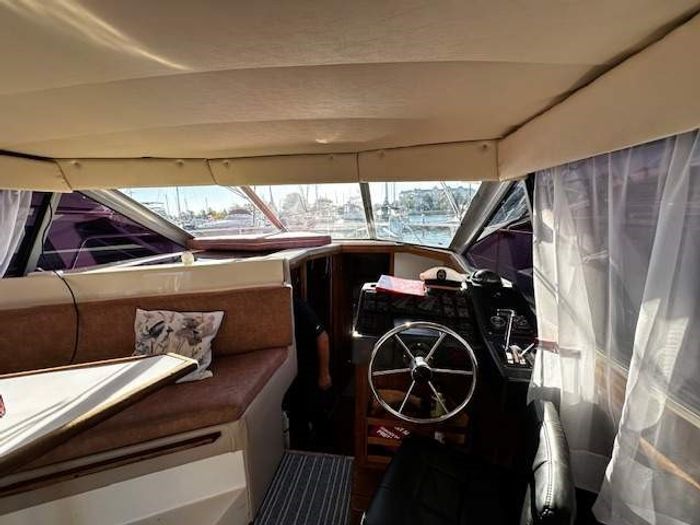 1988 Bayliner 3288 Motor Yacht Photo 17 of 43