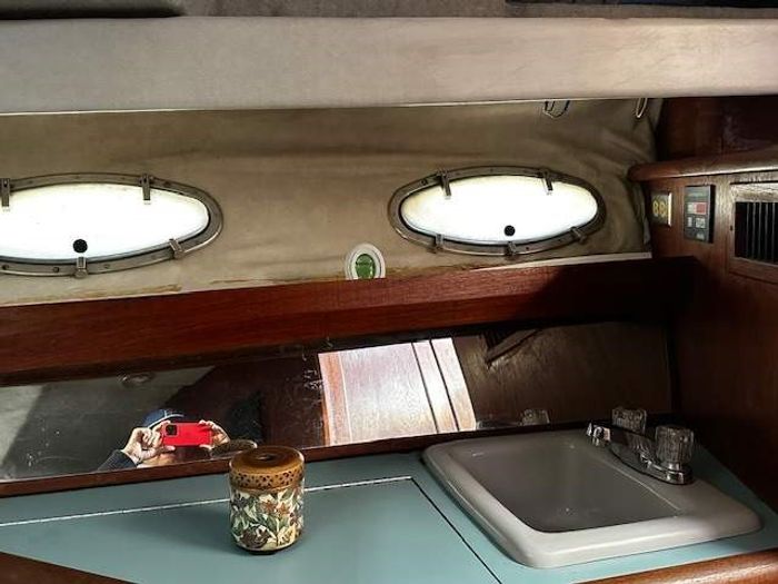 1988 Bayliner 3288 Motor Yacht Photo 22 of 43