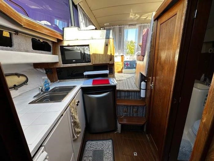 1988 Bayliner 3288 Motor Yacht Photo 24 of 43