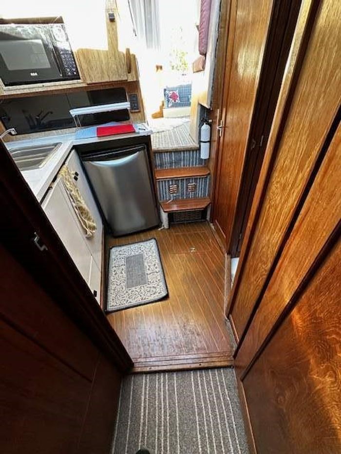 1988 Bayliner 3288 Motor Yacht Photo 25 of 43