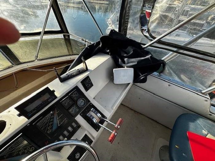 1988 Bayliner 3288 Motor Yacht Photo 9 of 43