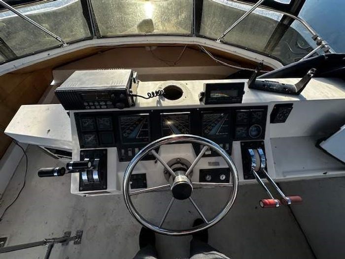 1988 Bayliner 3288 Motor Yacht Photo 8 of 43