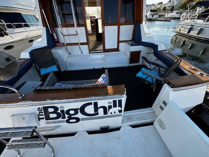 1988 Bayliner 3288 Motor Yacht Photo 7 of 43