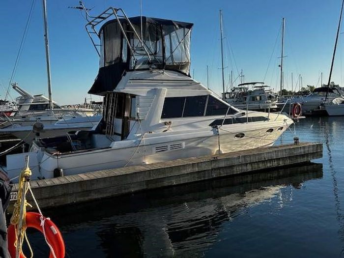 1988 Bayliner 3288 Motor Yacht Photo 4 of 43