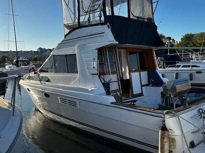 1988 Bayliner 3288 Motor Yacht Photo 5 of 43