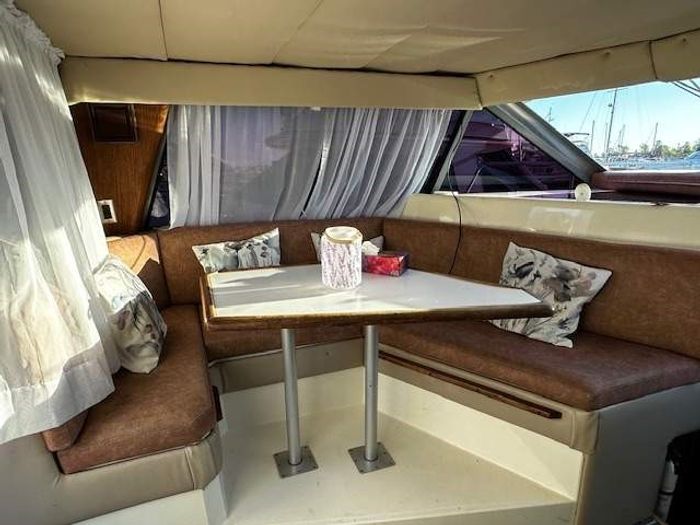 1988 Bayliner 3288 Motor Yacht Photo 26 of 43