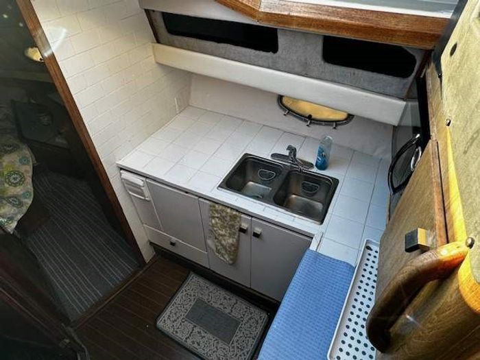 1988 Bayliner 3288 Motor Yacht Photo 27 of 43