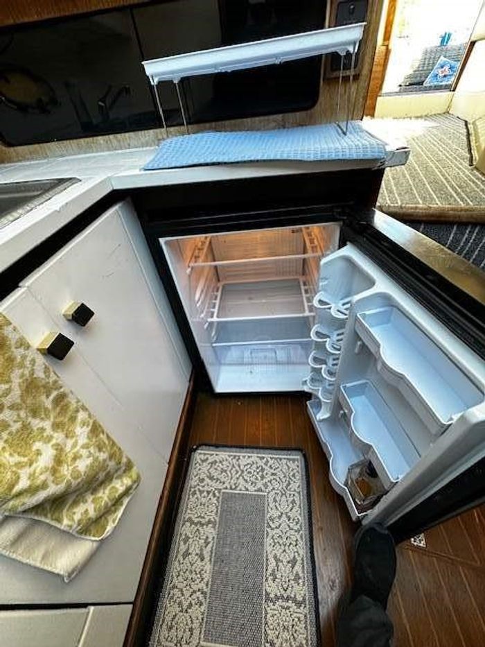 1988 Bayliner 3288 Motor Yacht Photo 29 of 43