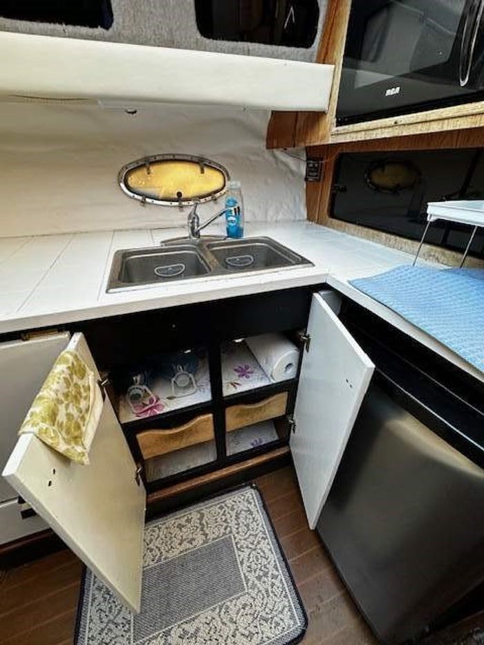 1988 Bayliner 3288 Motor Yacht Photo 30 of 43