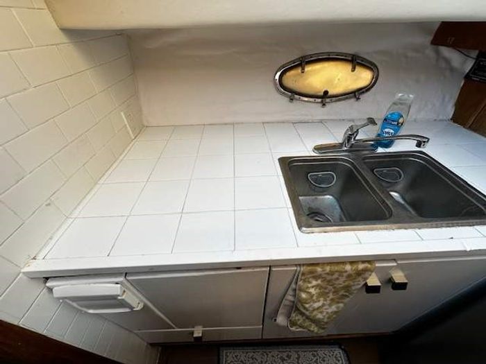 1988 Bayliner 3288 Motor Yacht Photo 31 of 43