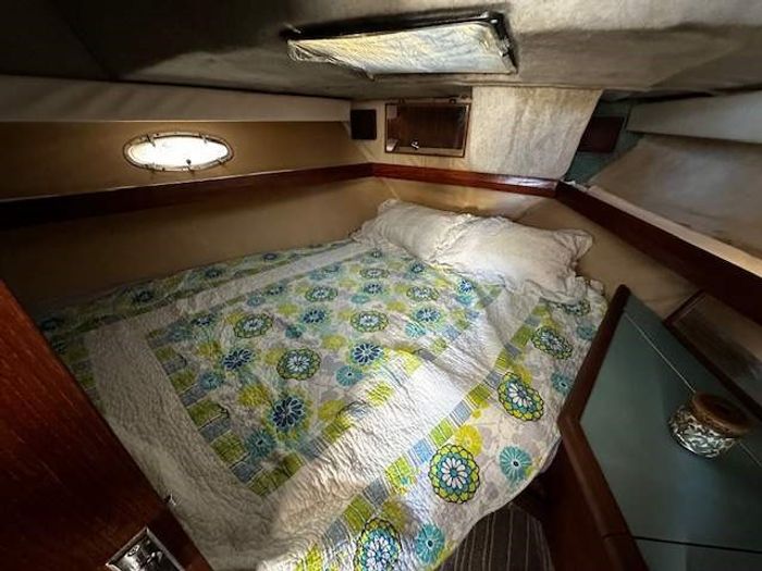 1988 Bayliner 3288 Motor Yacht Photo 34 of 43