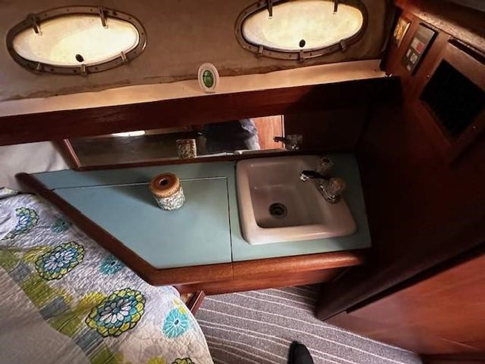 1988 Bayliner 3288 Motor Yacht Photo 36 of 43